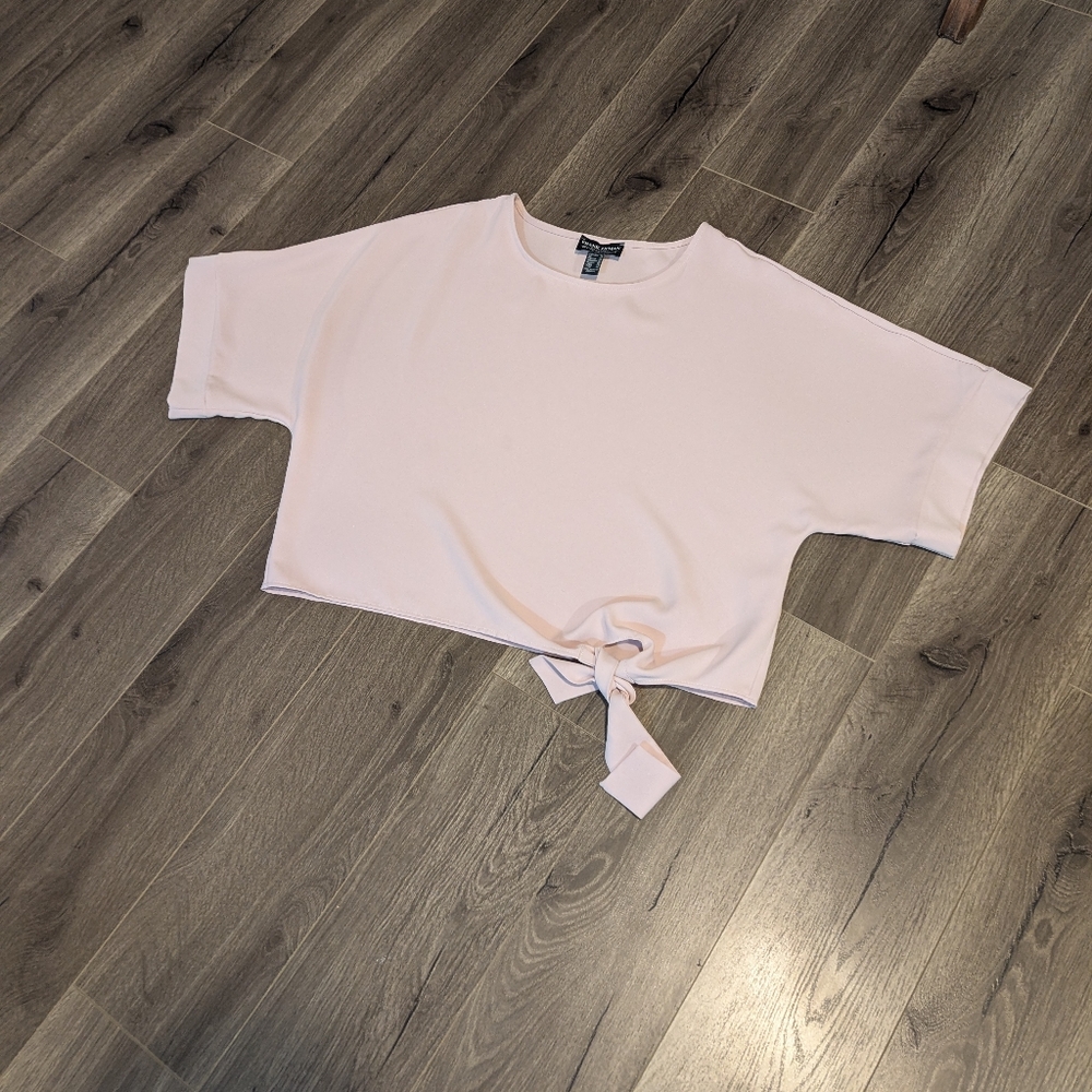 Frank Lyman Design Light Pink Tie-Front Crop Top. Dolman Sleeves. Shiny Material